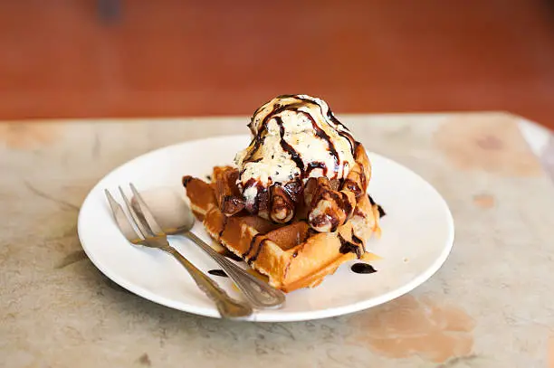 waffles withstawberry and caramel sauce .