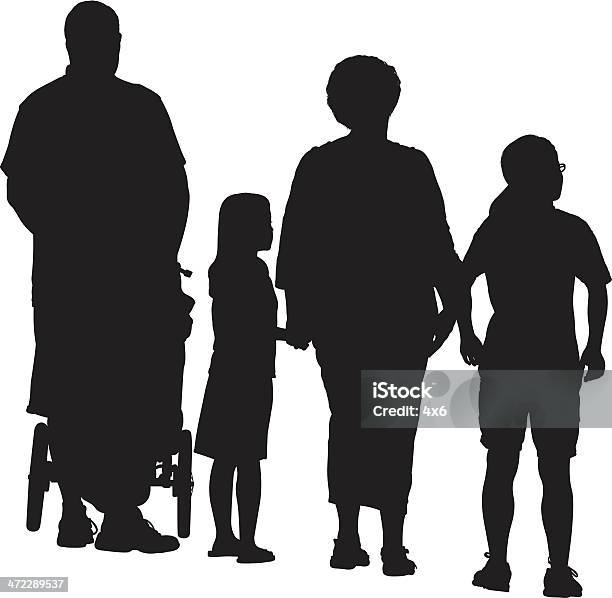 Parents Sur Un Pied Avec Leurs Vecteurs libres de droits et plus d'images vectorielles de Silhouette - Contre-jour - Silhouette - Contre-jour, Vue de dos, Famille