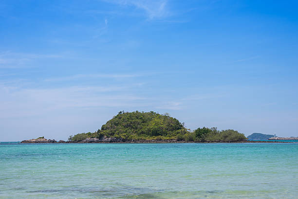 istock Island and beautiful blue sea 472296900