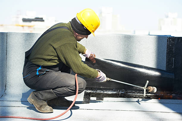 istock Flat roof covering works with roofing felt 472304934