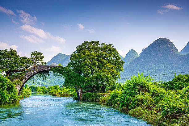 dragon puente de yangshuo, china - xingping fotografías e imágenes de stock