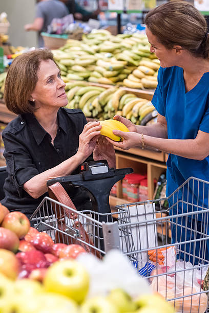pensionato per anziani - senior adult aging process supermarket shopping foto e immagini stock