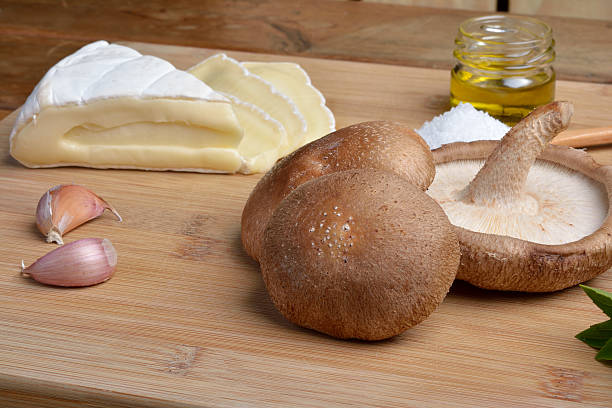 istock Basilic Tomato and Brie Shitake Mushroom Italian Bruschetta Mise 472316672