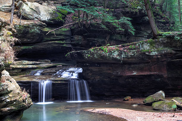 istock Waterfall In Old Mans Cave Area Of Hocking Hills 472321386