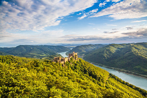 istock Wachau valley with castle ruin at sunset, Austria 472321960