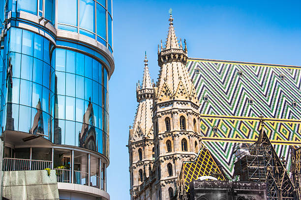 haas haus z st. stephen's cathedral w wiedniu, austria - innere stadt zdjęcia i obrazy z banku zdjęć