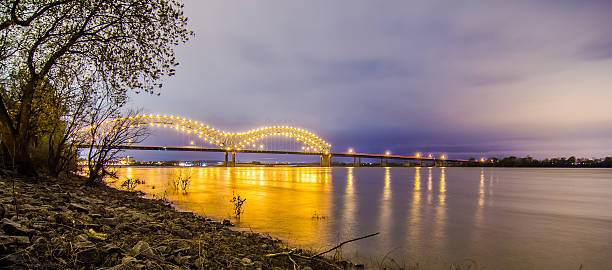istock Hernando de Soto Bridge - Memphis Tennessee at night 472327850
