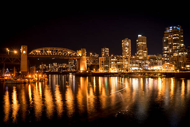 Burrard Bridge bei Nacht – Foto