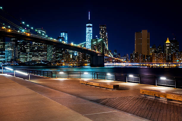 istock Brooklyn Bridge, Downtown Manhattan at night 472331580