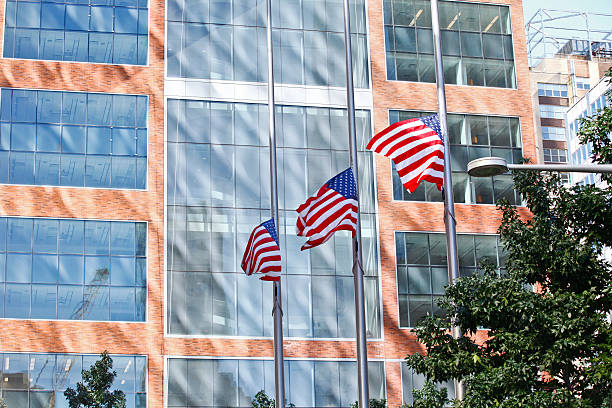 American flags flying a media asta - foto de stock