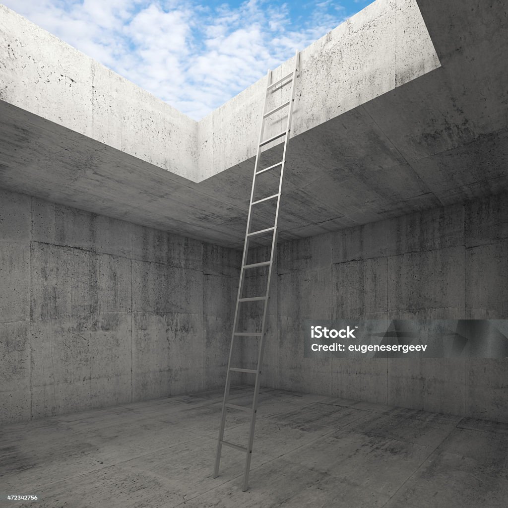 Metall-Leiter zum Himmel wird aus Beton innen - Lizenzfrei Beton Stock-Foto