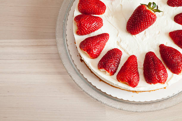 istock Strawberry-yogurt-cream cake 472345678