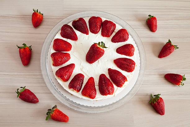 istock Strawberry-yogurt-cream cake 472345684