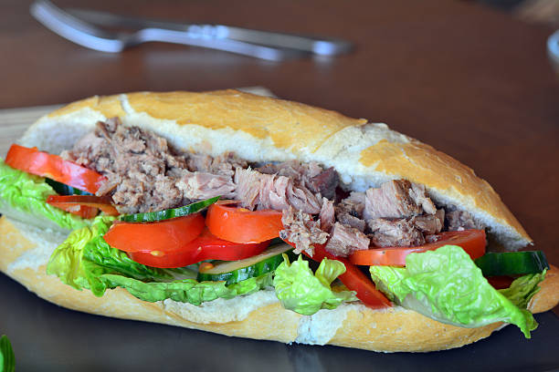 istock Tuna Baguette With Vegetables On The Brown Plate 472359420