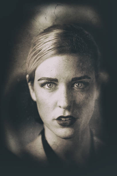 istock Vintage woman portrait 472366912