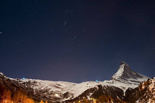 matterhorn peak - blue outdoors nobody switzerland - fotografias e filmes do acervo