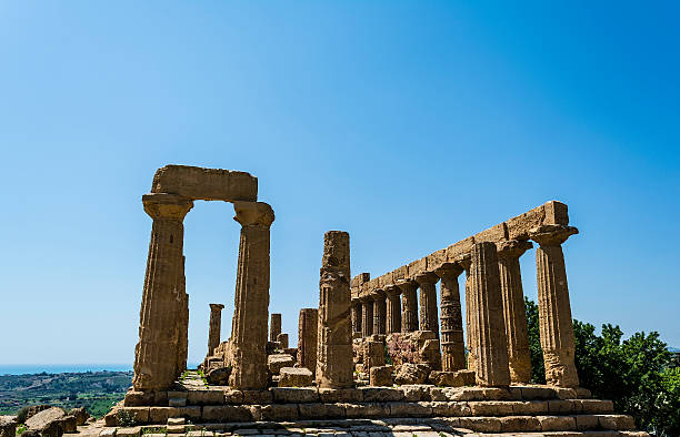 la grèce antique temple de junon dieu agrigente, en sicile, en italie - hms juno photos et images de collection