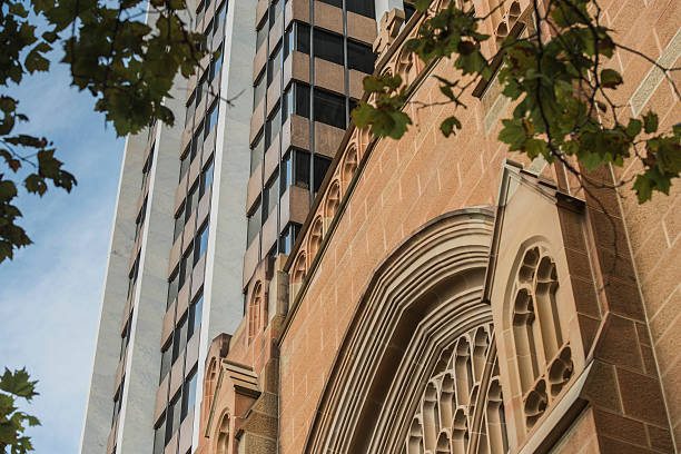istock Sydney - Victorian building in front of a Modern Skyscraper 472408366