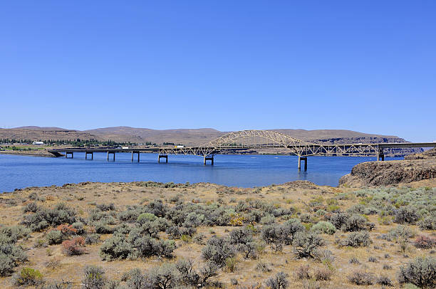 istock Vantage Bridge across Columbia River 472489698