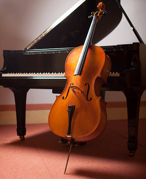 piano y violonchelo - chello fotografías e imágenes de stock