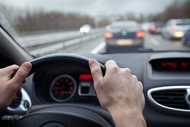 guida auto - driving car traffic men foto e immagini stock