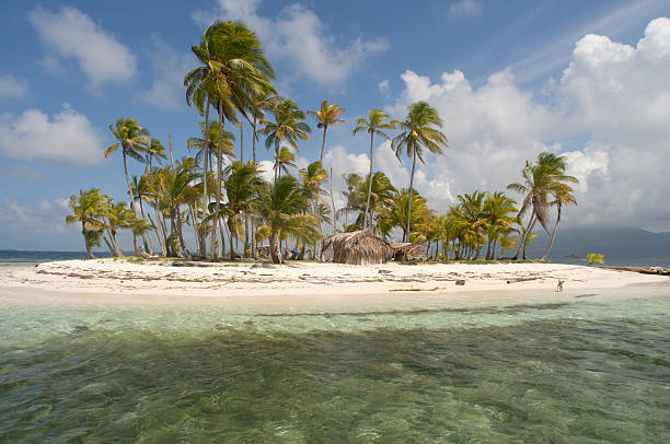 istock Lonely Island, San Blas-Panama 472493384