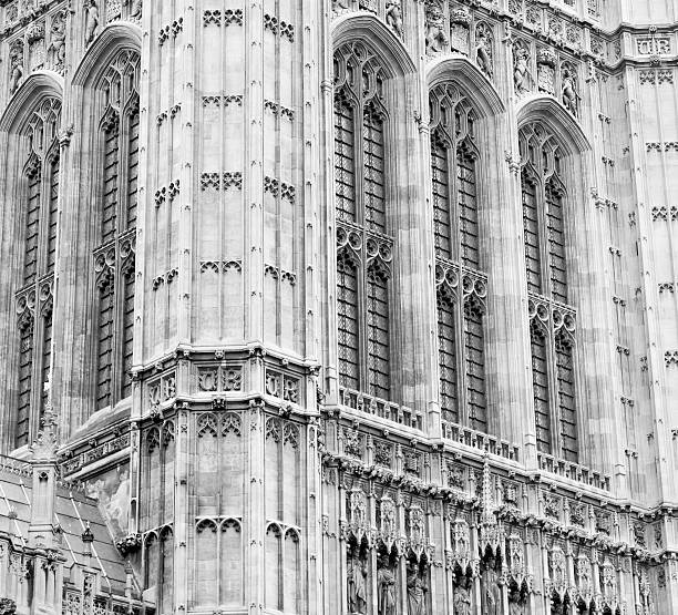 старое историческое здание парламента в лондоне стеклянные окна structu - 19th century style urban scene horizontal sepia toned стоковые фото и изображения