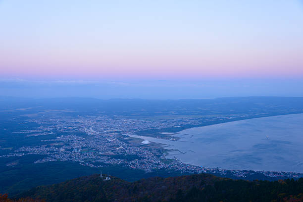 mutsu paisaje de la ciudad - mutsu fotografías e imágenes de stock