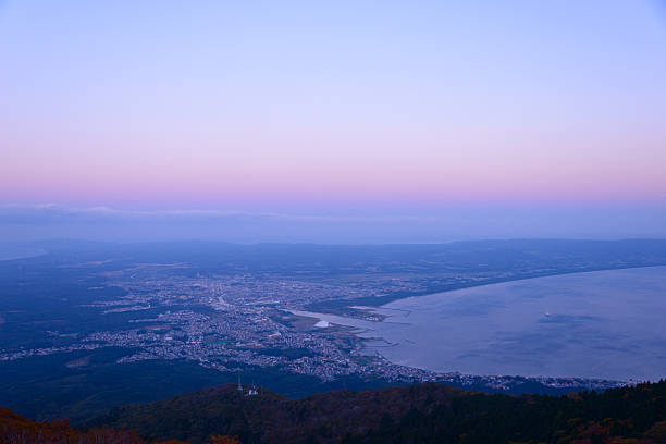 mutsu paisaje de la ciudad - mutsu fotografías e imágenes de stock