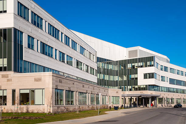 edifício do hospital genérico - generic imagens e fotografias de stock