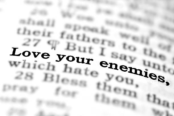 nuevo testamento scripture presupuesto love sus enemigos - teachings fotografías e imágenes de stock