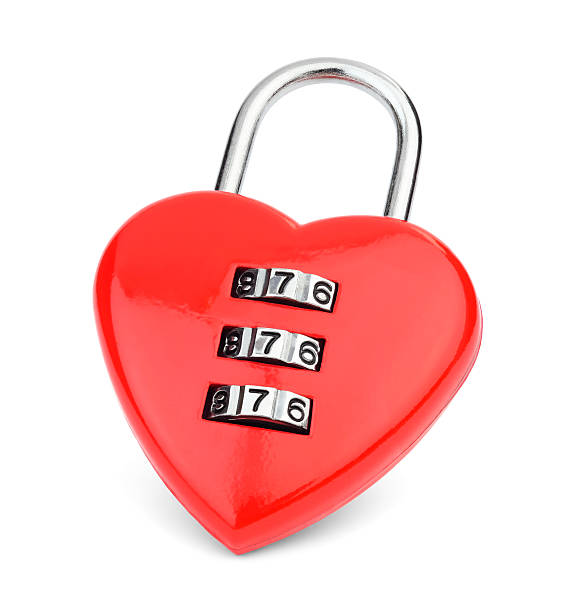 istock Lock in the shape of a heart 472511570