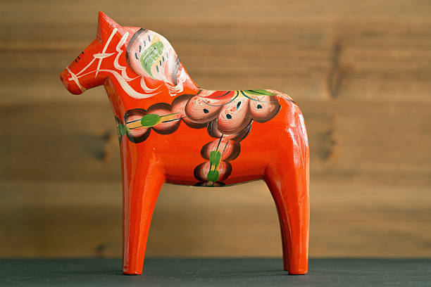 dalecarlian лошадь 14 - dala horse стоковые фото и изображения