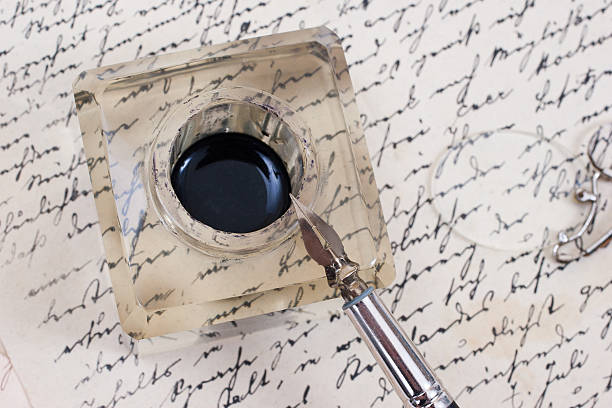 istock background with retro ink pen on old aged handwriteln letter 472580042