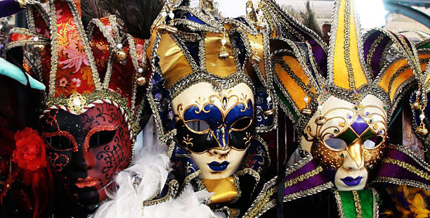 mardi gras baile de fiesta de la máscara, ‏ ‏ de nueva orleans - mardi gras new orleans mask bead fotografías e imágenes de stock