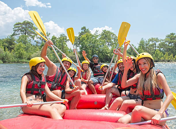 whitewater rafters весело на реку - sports team sport rowing teamwork rafting стоковые фото и изображения