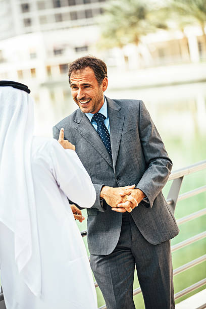 istock Emirati doing business with western businessman 472599256
