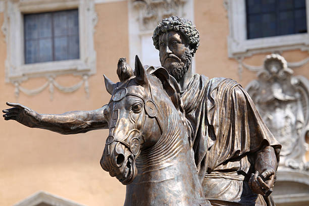 estátua marco aurelio em roma, itália - architectural styles animal horse europe imagens e fotografias de stock