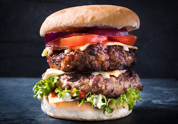 cheeseburger con doppia - symmetry burger hamburger cheese foto e immagini stock