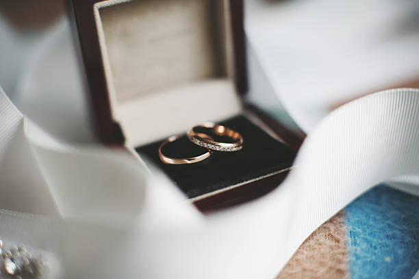 istock Gold wedding rings in a box 472667298