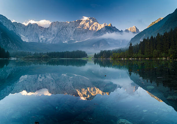 istock Autumn morning over the alpine lake 472673460