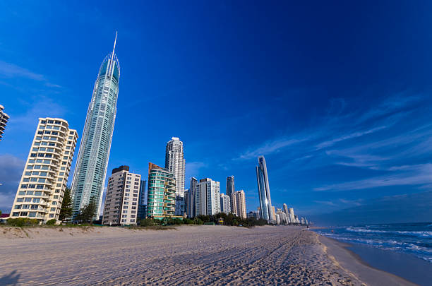 surfers paradise praia de gold coast austrália - sand sandcastle built structure apartment imagens e fotografias de stock