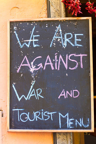 istock Anti-Menu on Rustic Blackboard in Rome, Italy 472681512