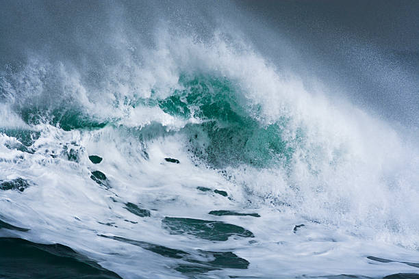 istock Detailed storm wave breaking and splashing on shore 472681706