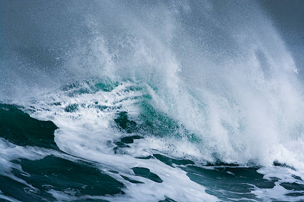 istock Detailed storm wave breaking and splashing on shore 472692922