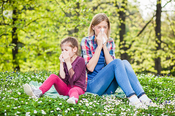 Allergy Two women with allergy symptom blowing their noses allergy stock pictures, royalty-free photos & images