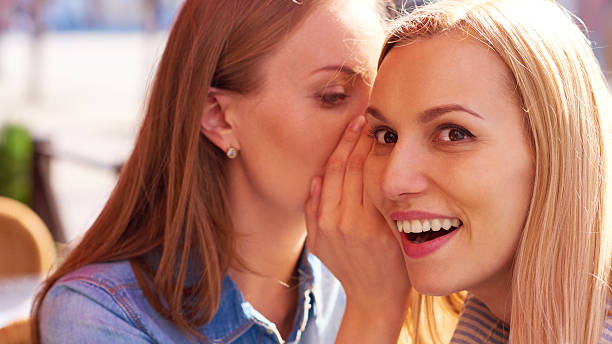 istock Gossip girls 472711354