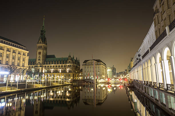 istock hamburg germany townhall at night 472713404