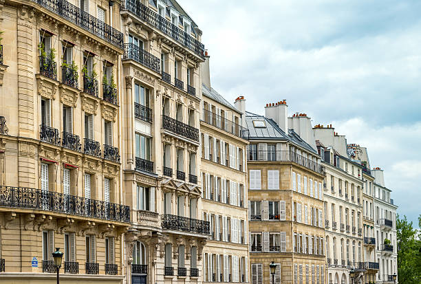 istock Parisian apartment building 472724408