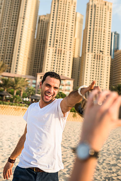 istock take a pic of the girlfriend on vacation 472731016